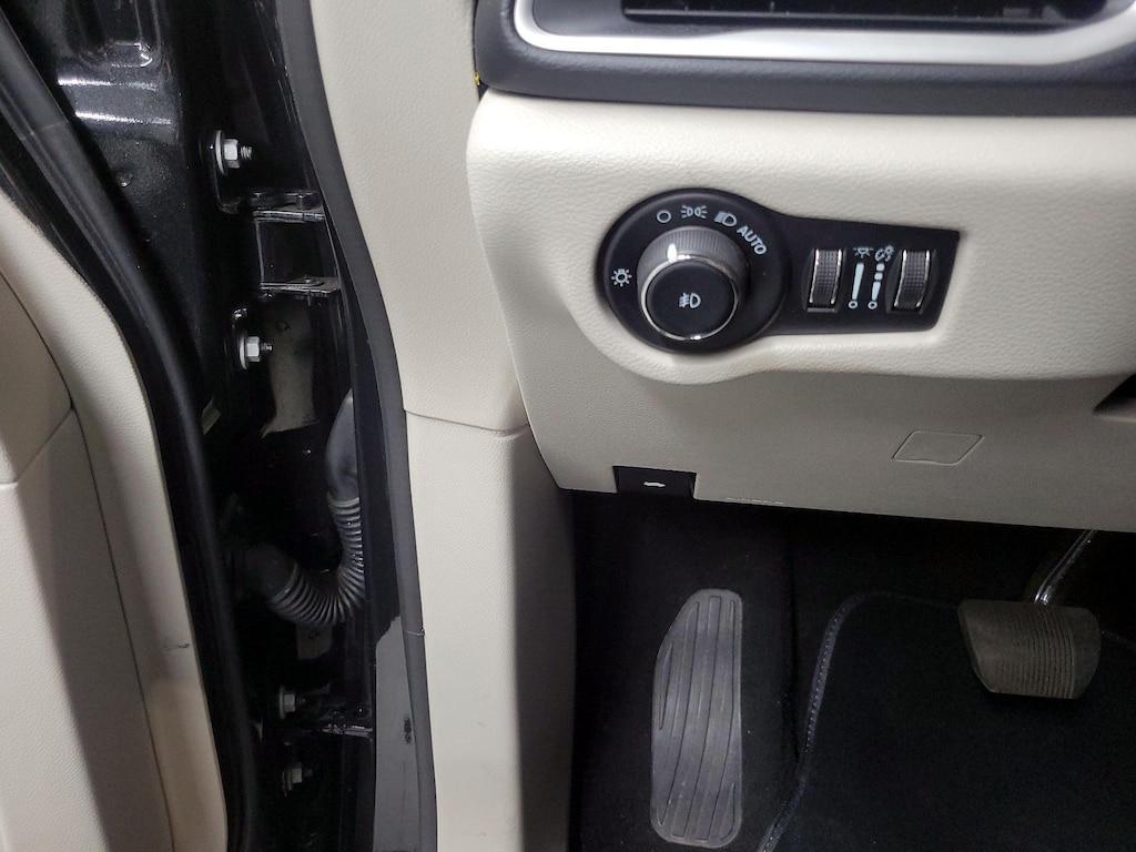 used 2023 Chrysler Pacifica car, priced at $24,998