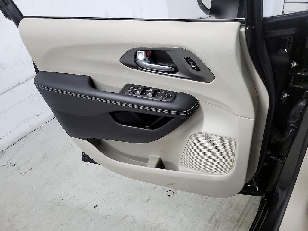 used 2023 Chrysler Pacifica car, priced at $24,998