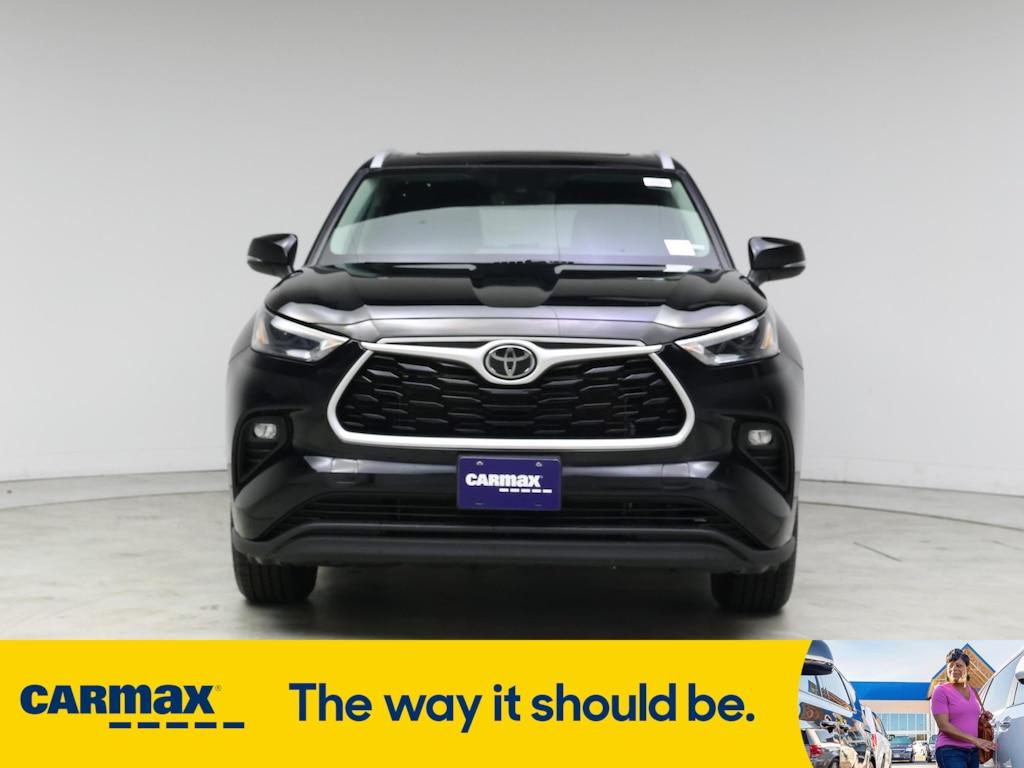 used 2023 Toyota Highlander car, priced at $36,998