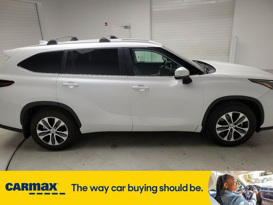 used 2024 Toyota Highlander car, priced at $39,998