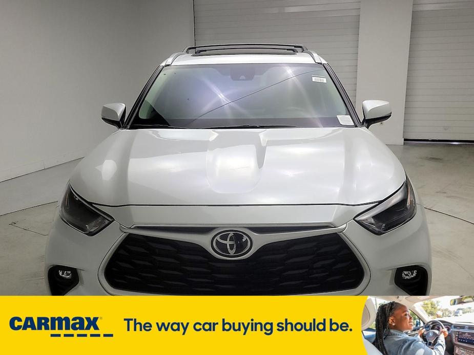 used 2024 Toyota Highlander car, priced at $39,998