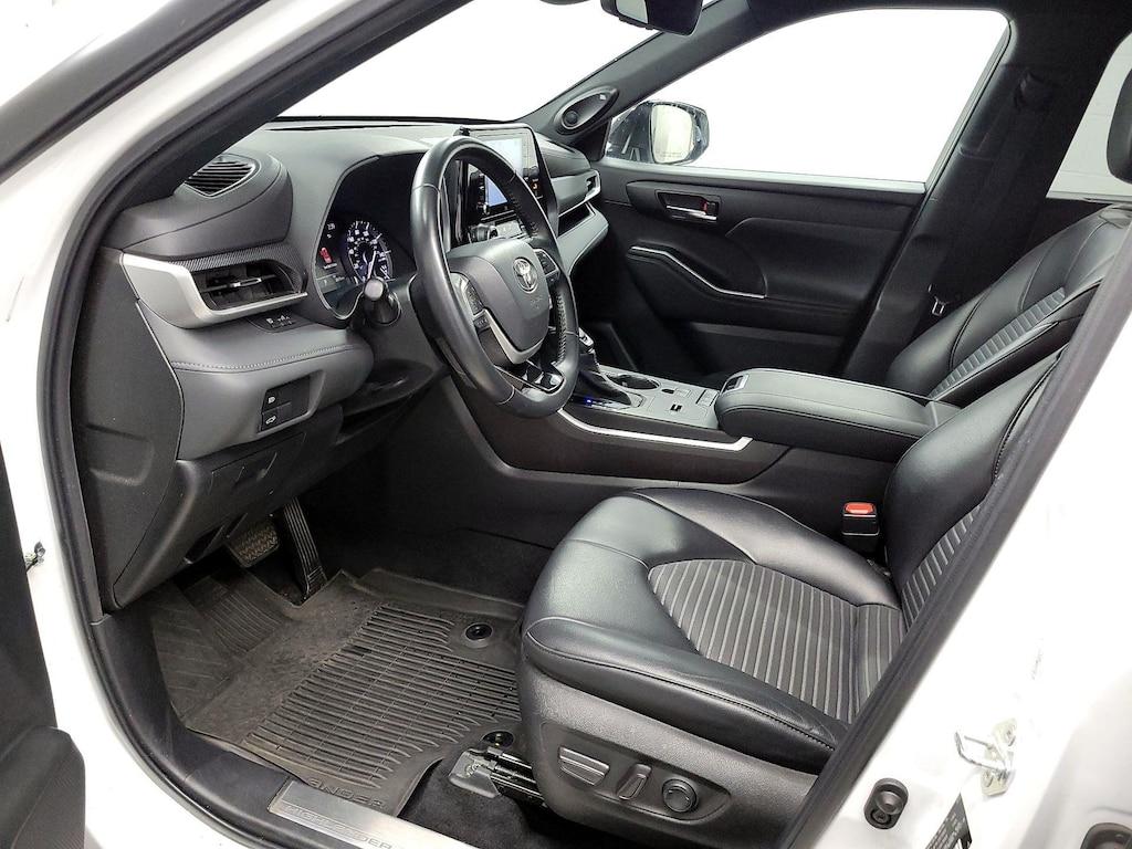 used 2022 Toyota Highlander car, priced at $38,998
