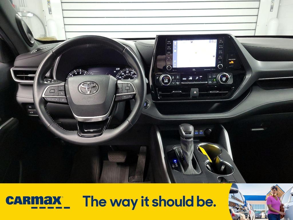 used 2022 Toyota Highlander car, priced at $38,998