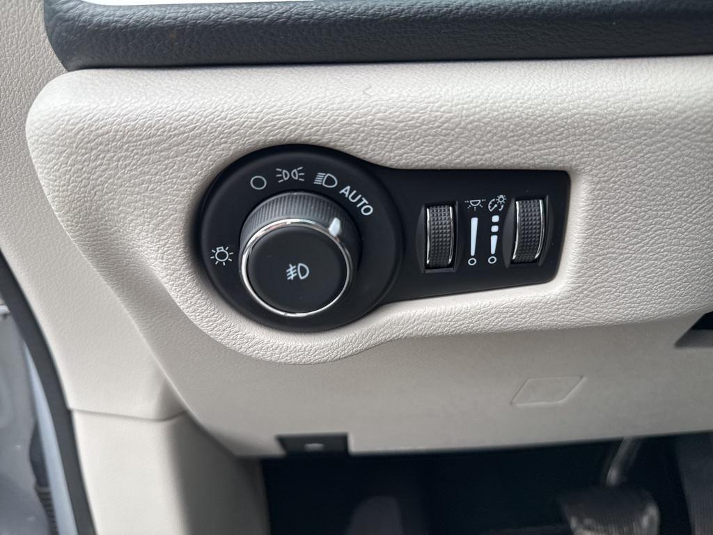 used 2023 Chrysler Pacifica car, priced at $24,500