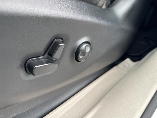 used 2023 Chrysler Pacifica car, priced at $27,800