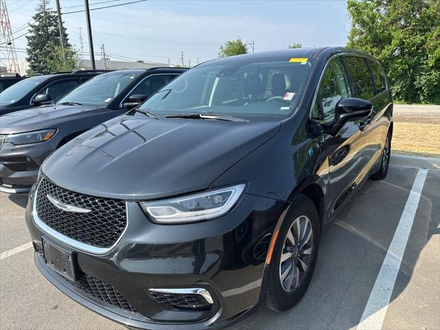 used 2024 Chrysler Pacifica Hybrid car, priced at $31,000