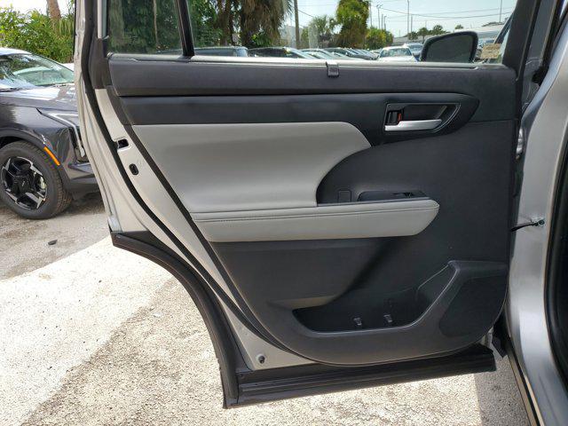 used 2023 Toyota Highlander car, priced at $31,621