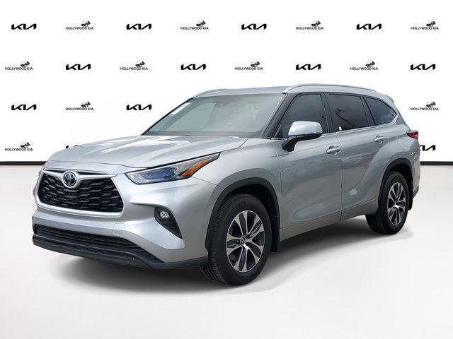used 2023 Toyota Highlander car, priced at $31,621