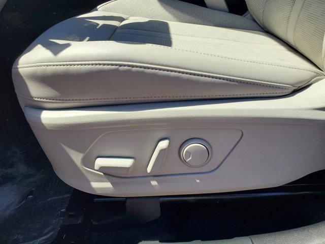 new 2025 Kia Sorento car, priced at $33,105
