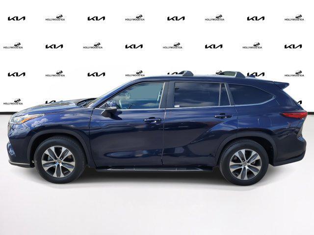 used 2023 Toyota Highlander car, priced at $34,900