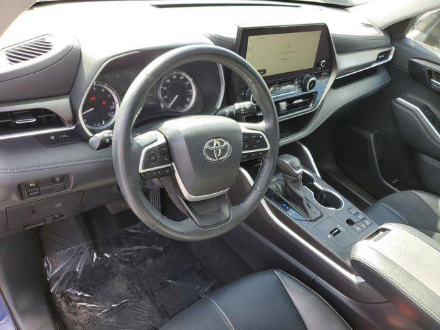 used 2023 Toyota Highlander car, priced at $34,900