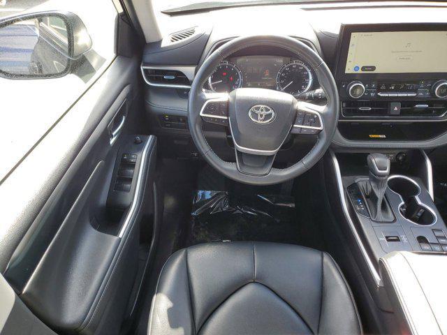 used 2023 Toyota Highlander car, priced at $34,900