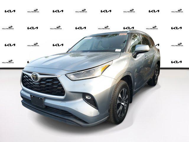 used 2021 Toyota Highlander car, priced at $30,995