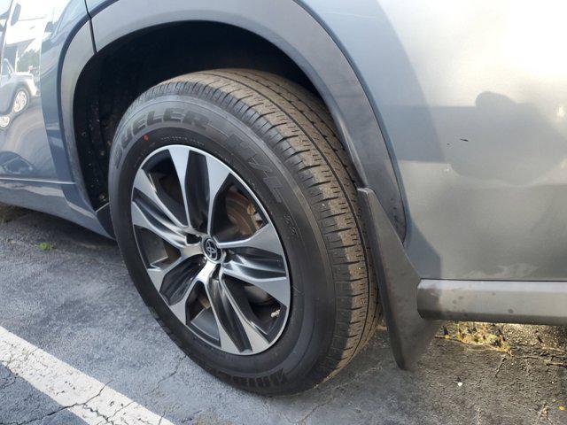 used 2021 Toyota Highlander car, priced at $30,995