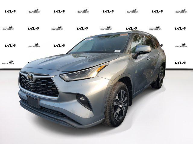 used 2021 Toyota Highlander car, priced at $30,995