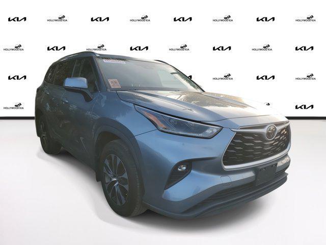 used 2021 Toyota Highlander car, priced at $30,995