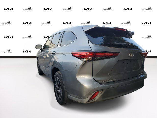 used 2021 Toyota Highlander car, priced at $30,995