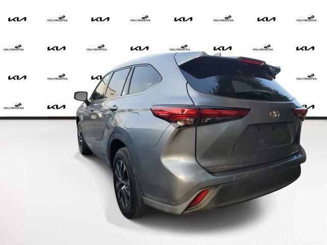 used 2021 Toyota Highlander car, priced at $30,995