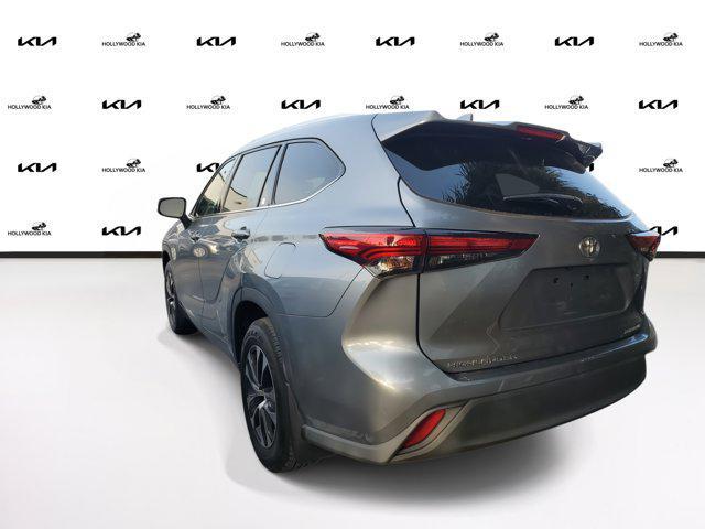 used 2021 Toyota Highlander car, priced at $30,995