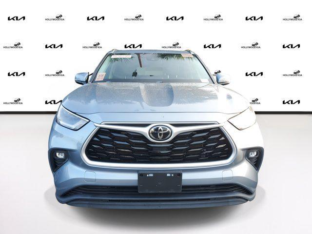 used 2021 Toyota Highlander car, priced at $30,995