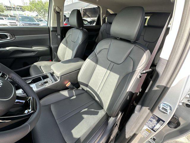 new 2025 Kia Sorento Hybrid car, priced at $38,018