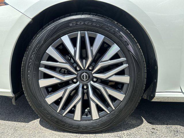 used 2023 Nissan Altima car, priced at $17,616