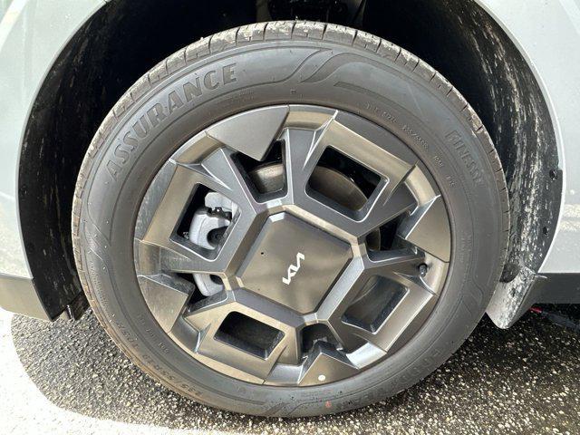 new 2025 Kia Carnival Hybrid car, priced at $45,365