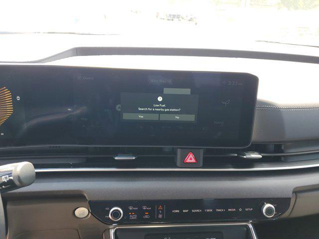 new 2025 Kia Carnival Hybrid car, priced at $40,175