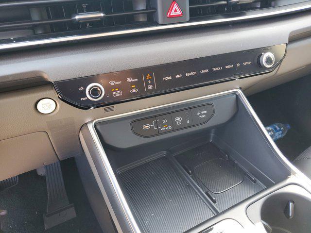 new 2025 Kia Carnival Hybrid car, priced at $40,175