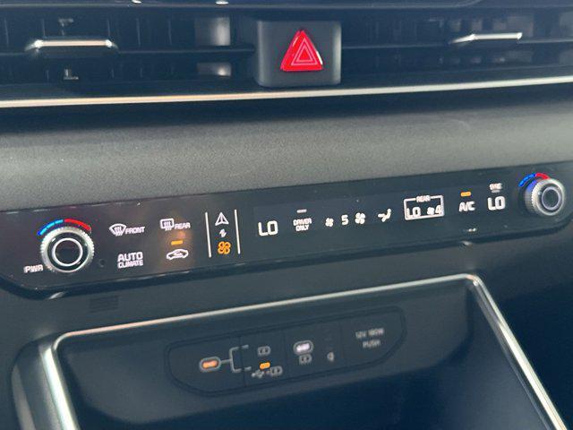 new 2025 Kia Carnival Hybrid car, priced at $45,365
