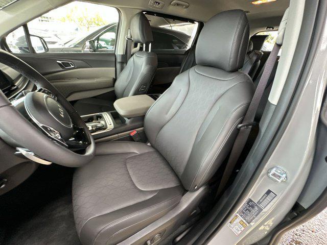 new 2025 Kia Carnival Hybrid car, priced at $45,365