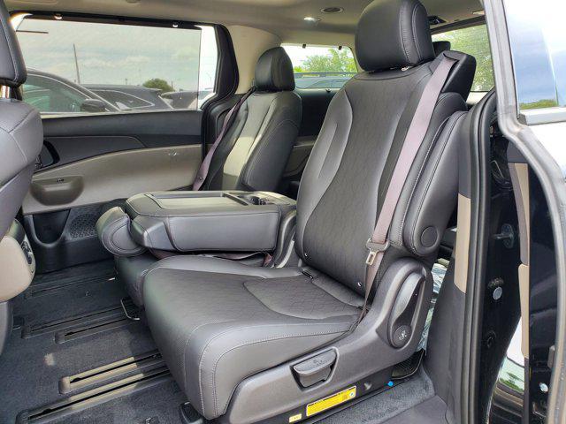 new 2025 Kia Carnival Hybrid car, priced at $44,252