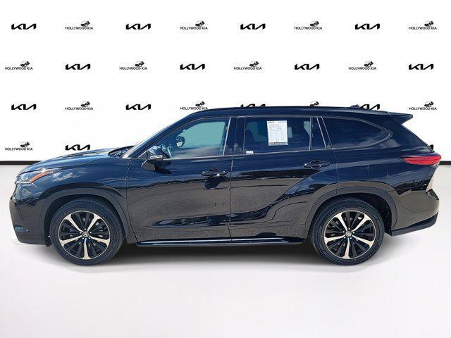 used 2021 Toyota Highlander car, priced at $32,490