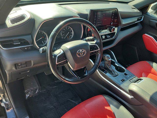 used 2021 Toyota Highlander car, priced at $32,490