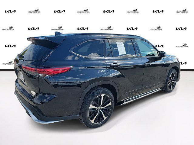 used 2021 Toyota Highlander car, priced at $32,490