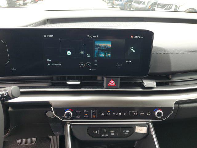 new 2025 Kia Carnival car, priced at $46,606