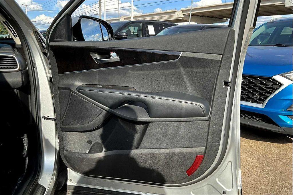 used 2018 Kia Sorento car, priced at $9,288
