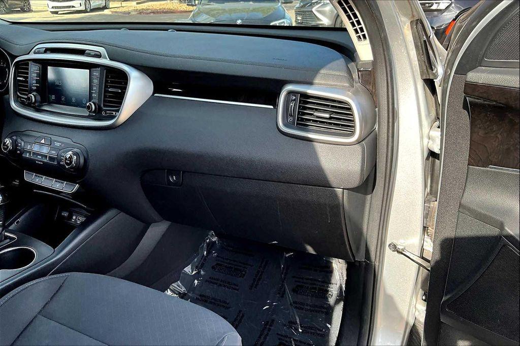 used 2018 Kia Sorento car, priced at $9,288