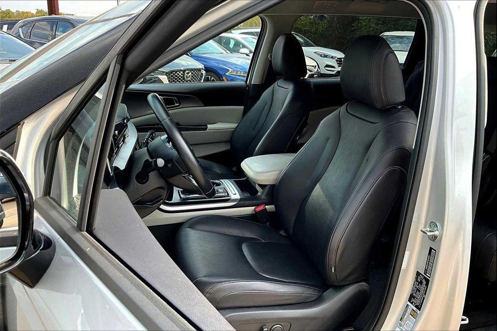 used 2023 Kia Carnival car, priced at $28,823