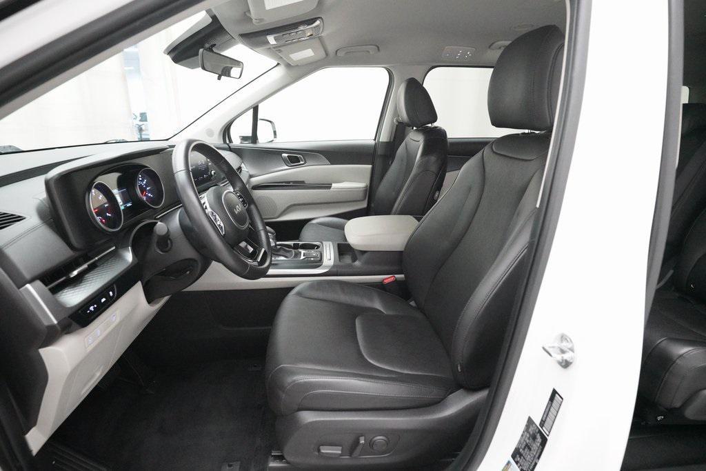 used 2024 Kia Carnival car, priced at $33,650