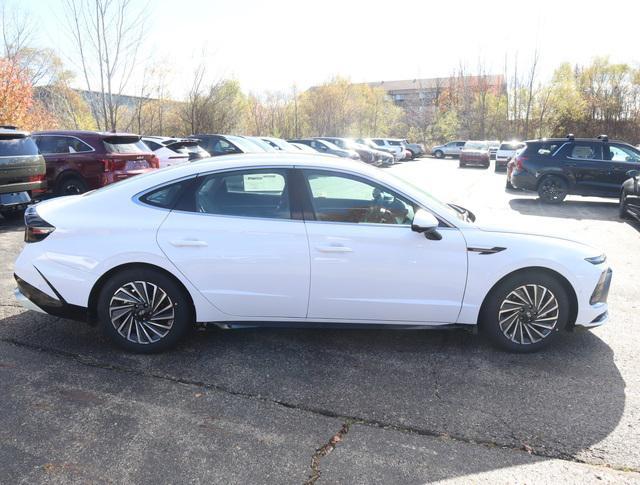 new 2025 Hyundai Sonata Hybrid car, priced at $38,525