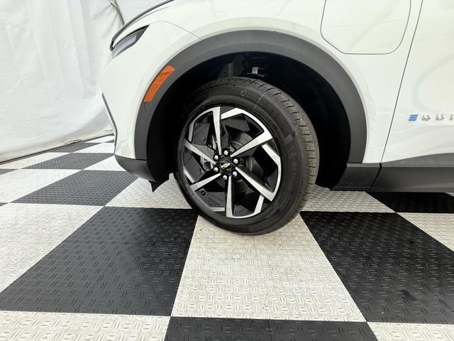 new 2026 Chevrolet Equinox EV car, priced at $33,990