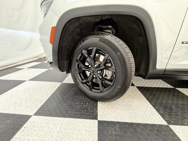 used 2024 Jeep Grand Cherokee L car, priced at $29,990