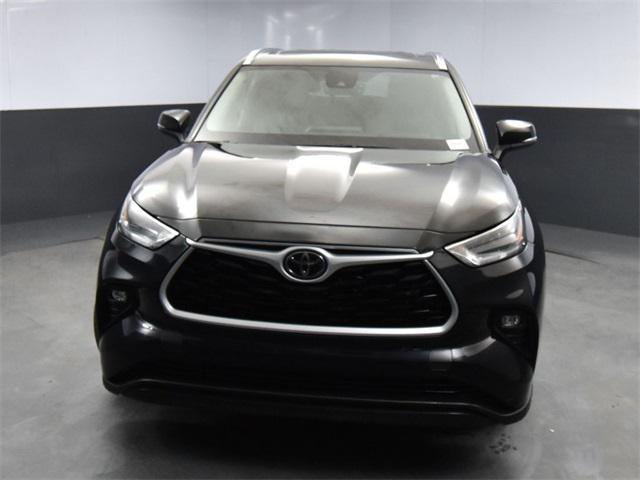 used 2021 Toyota Highlander car, priced at $28,990