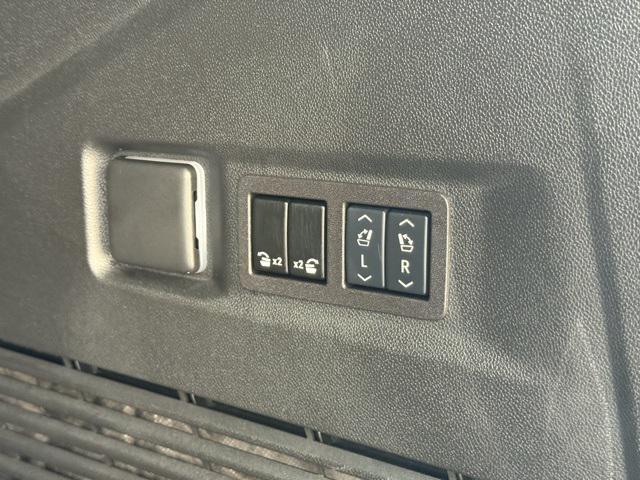 used 2025 GMC Yukon car, priced at $77,400