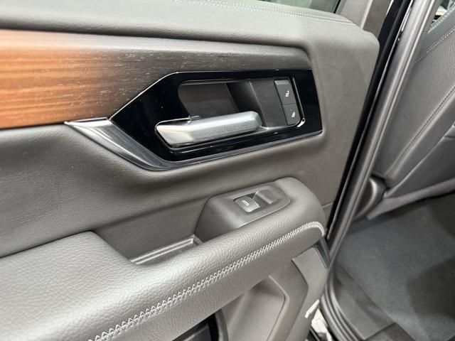 used 2025 GMC Yukon car, priced at $77,400