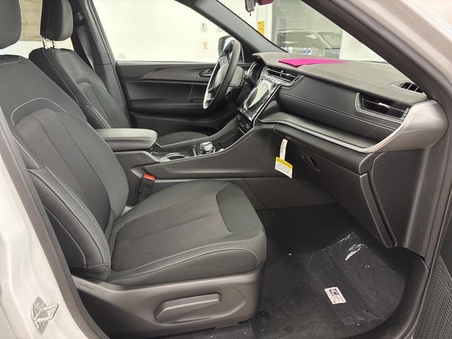 new 2025 Jeep Grand Cherokee car, priced at $39,765