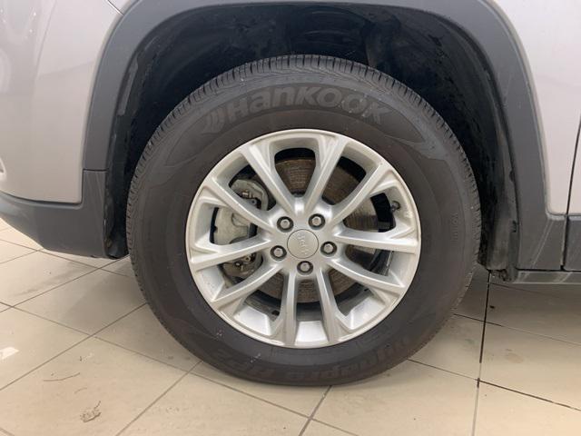 used 2019 Jeep Cherokee car, priced at $16,277