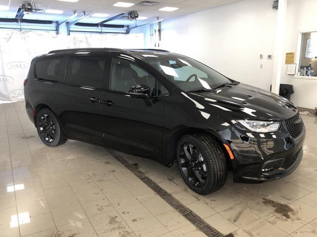 new 2025 Chrysler Pacifica car, priced at $51,863