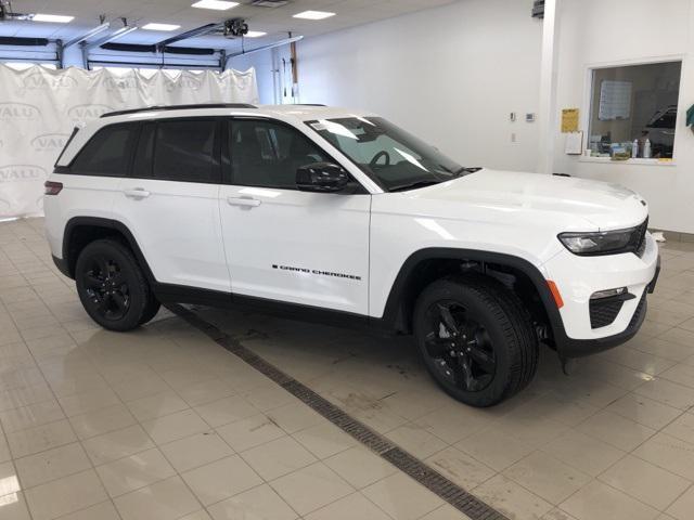 new 2025 Jeep Grand Cherokee car, priced at $46,356